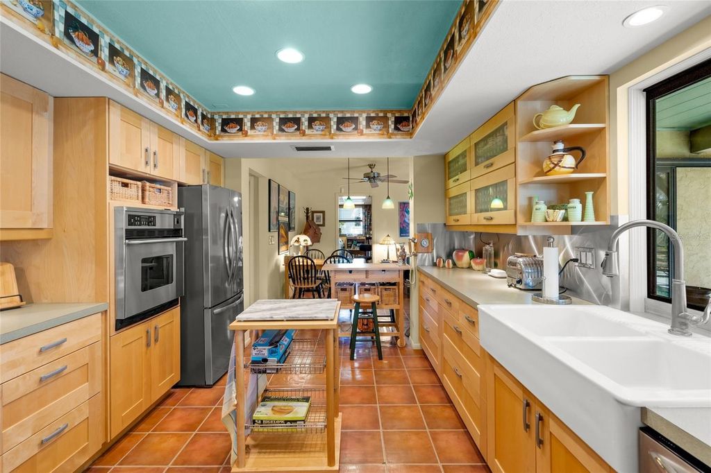 Image 11 of property listing at 4049 SOUTHWELL WAY, Sarasota, FL 34241