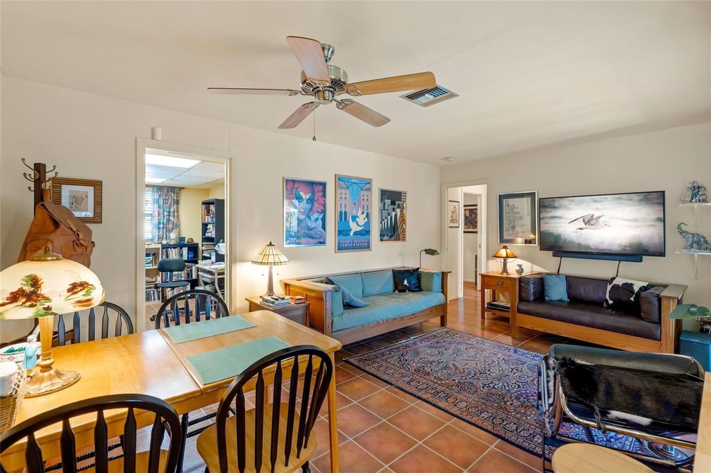 Image 14 of property listing at 4049 SOUTHWELL WAY, Sarasota, FL 34241