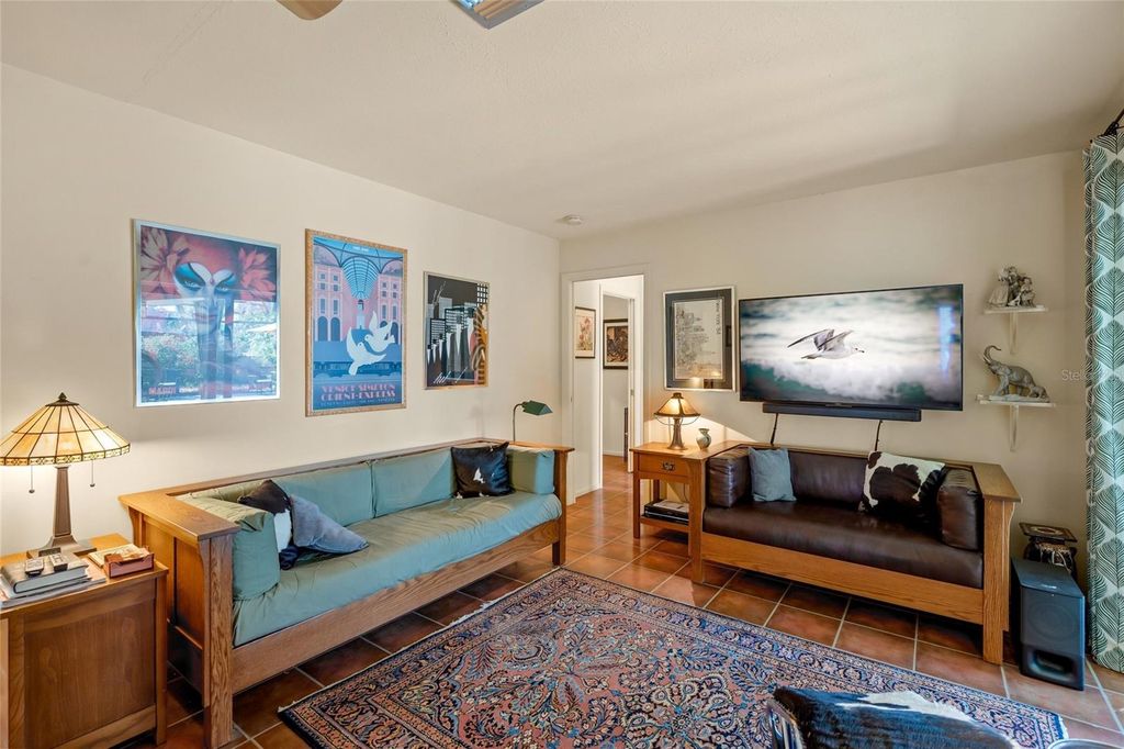 Image 16 of property listing at 4049 SOUTHWELL WAY, Sarasota, FL 34241