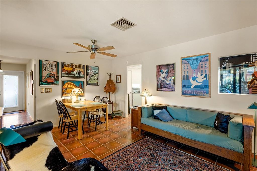 Image 17 of property listing at 4049 SOUTHWELL WAY, Sarasota, FL 34241