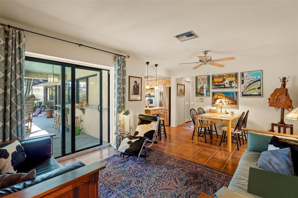 Image 18 of property listing at 4049 SOUTHWELL WAY, Sarasota, FL 34241