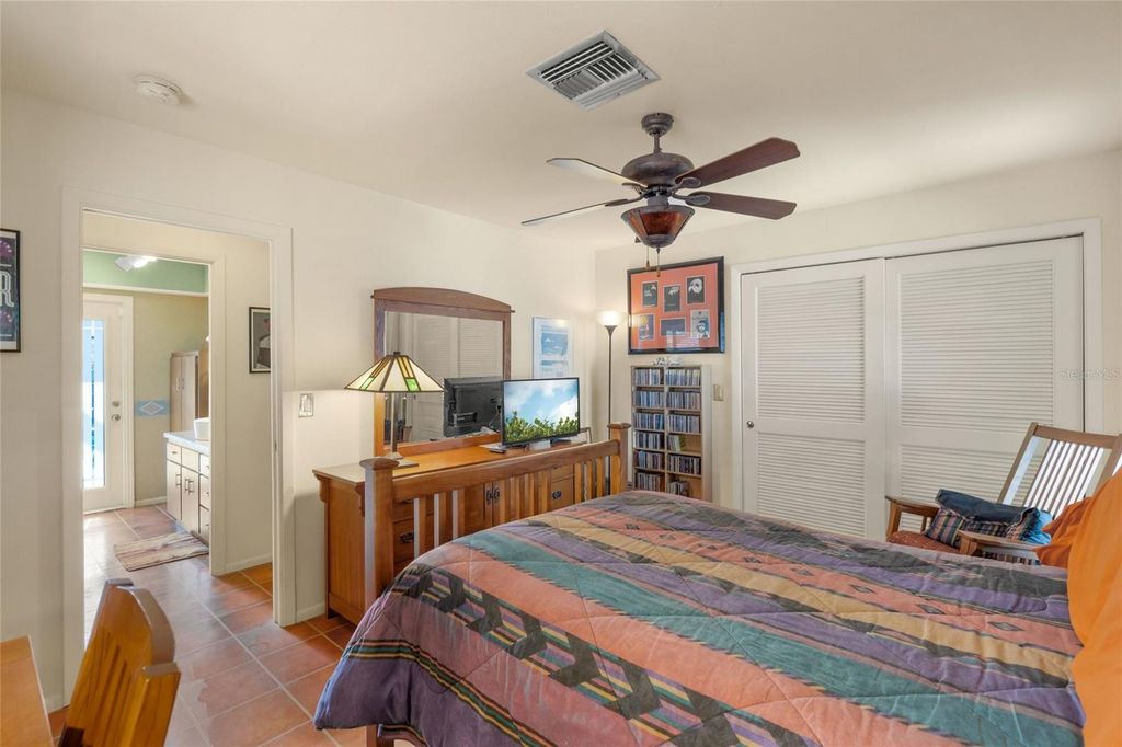 Image 26 of property listing at 4049 SOUTHWELL WAY, Sarasota, FL 34241