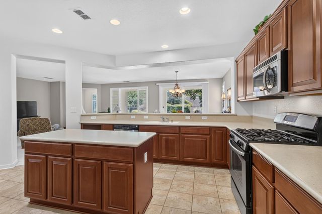 2262 Walden View Ln, Lincoln, CA 95648