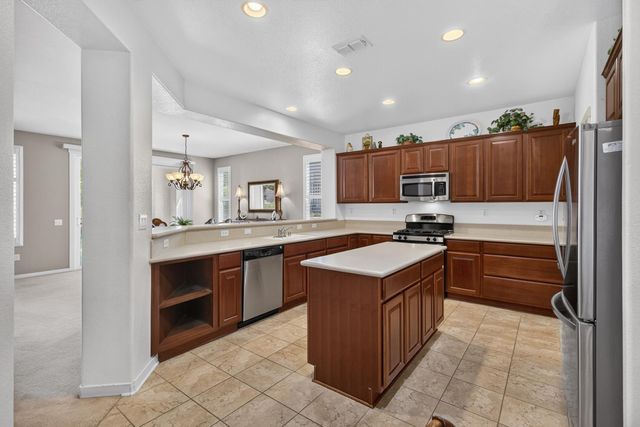 2262 Walden View Ln, Lincoln, CA 95648