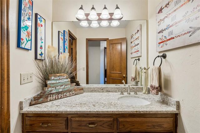 900 Carfax Road, Edmond, OK 73034
