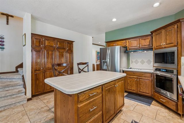 900 Carfax Road, Edmond, OK 73034