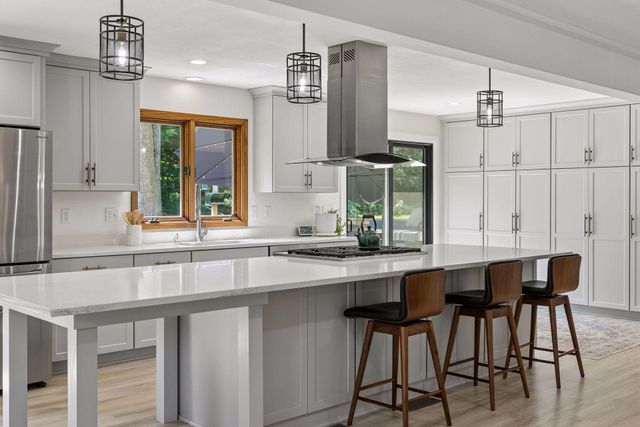 1544 Mccarthy Road, Eagan, MN 55121
