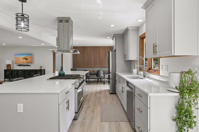 1544 Mccarthy Road, Eagan, MN 55121