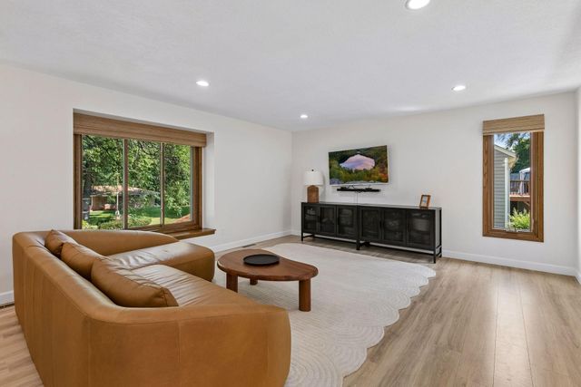 1544 Mccarthy Road, Eagan, MN 55121