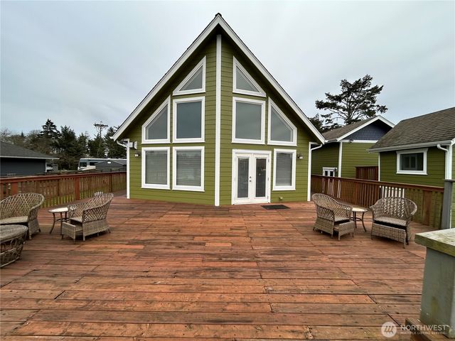 503 Duck Lake Drive SE, Ocean Shores, WA 98569