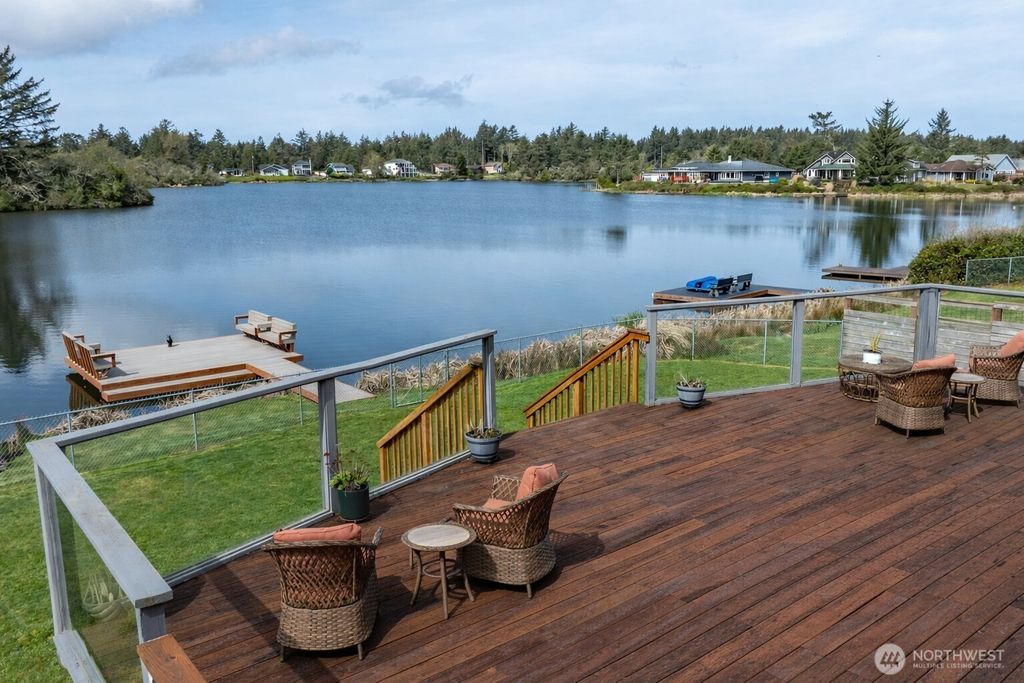 503 Duck Lake Drive SE, Ocean Shores, WA 98569