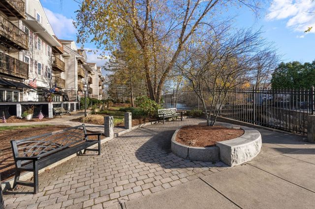 4 Forge Pond D, Canton, MA 02021