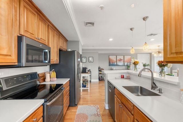 4 Forge Pond D, Canton, MA 02021