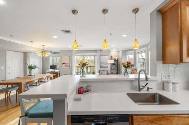4 Forge Pond D, Canton, MA 02021