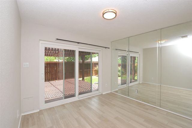 703 Flower Field Court, Pearland, TX 77584