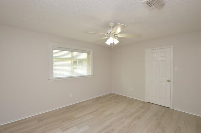 703 Flower Field Court, Pearland, TX 77584