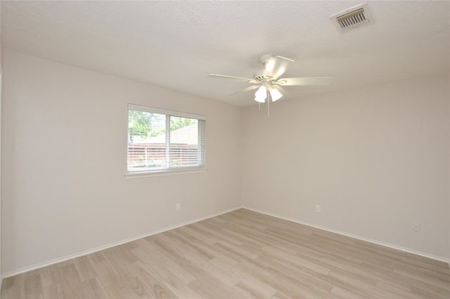 703 Flower Field Court, Pearland, TX 77584