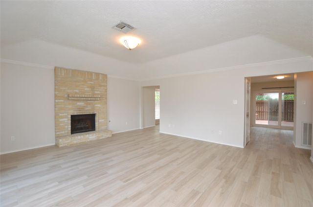 703 Flower Field Court, Pearland, TX 77584