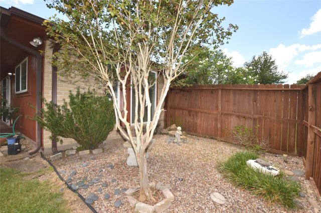 703 Flower Field Court, Pearland, TX 77584