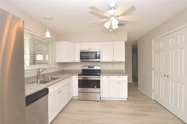 703 Flower Field Court, Pearland, TX 77584