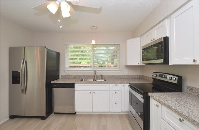 703 Flower Field Court, Pearland, TX 77584