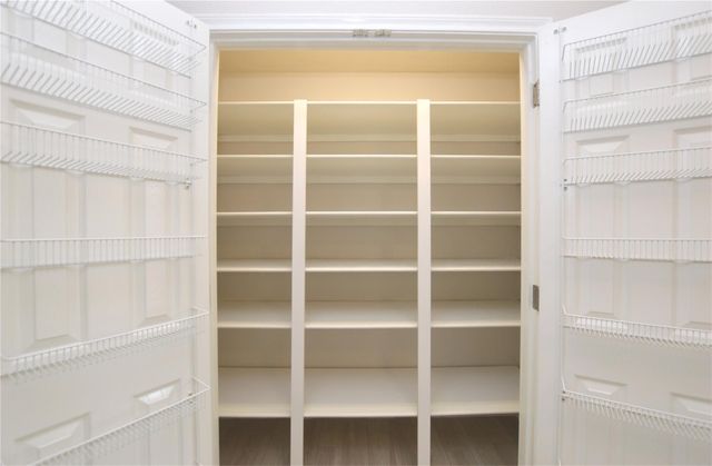 703 Flower Field Court, Pearland, TX 77584