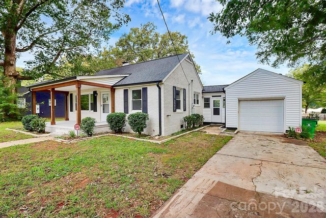 5726 Oak Drive, Charlotte, NC 28216