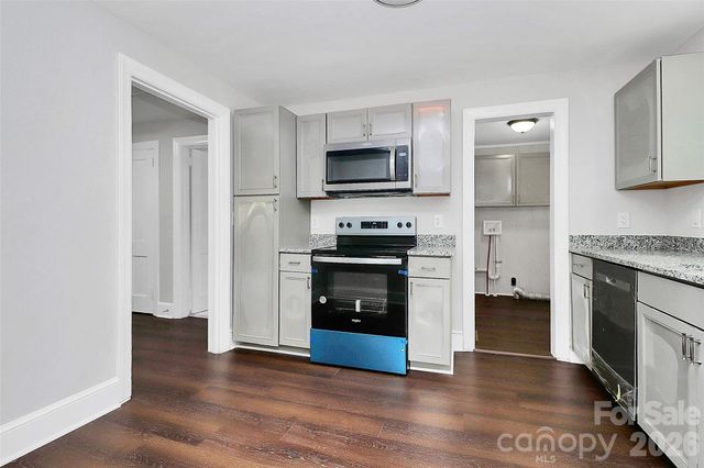 5726 Oak Drive, Charlotte, NC 28216