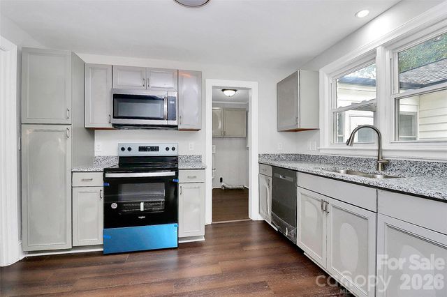 5726 Oak Drive, Charlotte, NC 28216