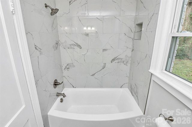 5726 Oak Drive, Charlotte, NC 28216
