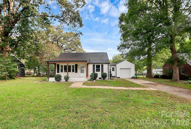 5726 Oak Drive, Charlotte, NC 28216