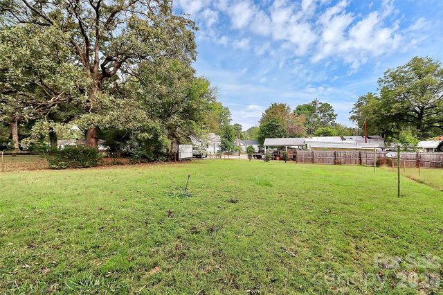 5726 Oak Drive, Charlotte, NC 28216