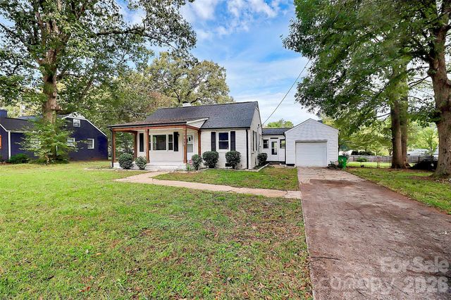 5726 Oak Drive, Charlotte, NC 28216