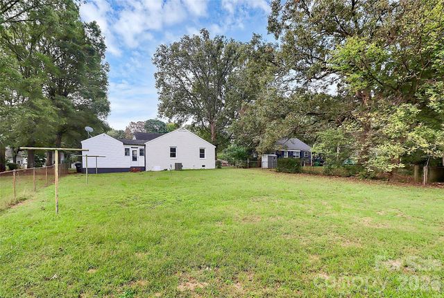5726 Oak Drive, Charlotte, NC 28216