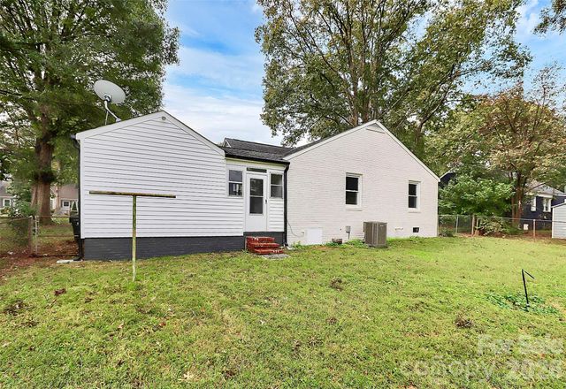 5726 Oak Drive, Charlotte, NC 28216