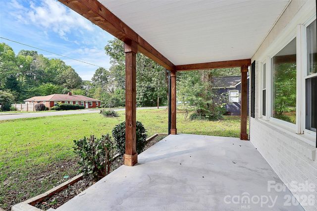 5726 Oak Drive, Charlotte, NC 28216