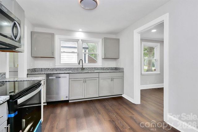 5726 Oak Drive, Charlotte, NC 28216