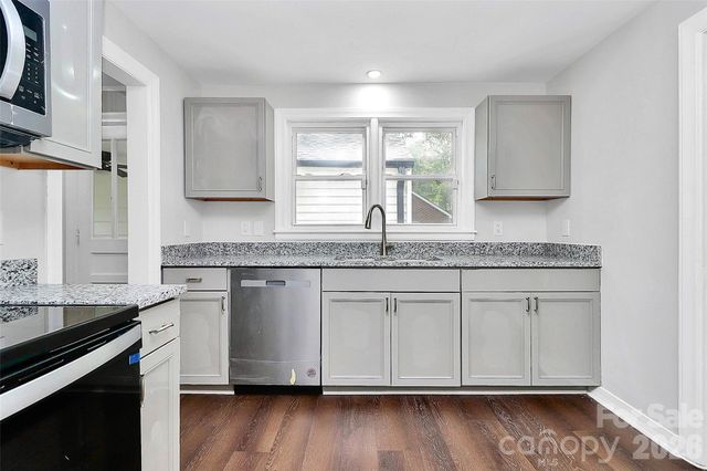 5726 Oak Drive, Charlotte, NC 28216