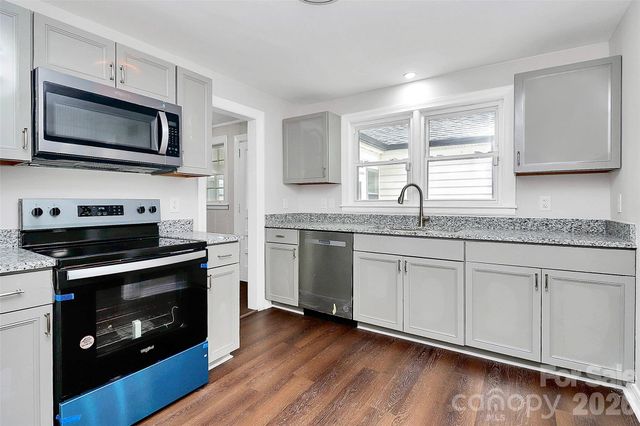 5726 Oak Drive, Charlotte, NC 28216