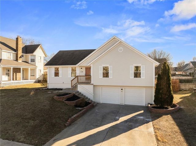 719 SE London Way, Lee's Summit, MO 64081