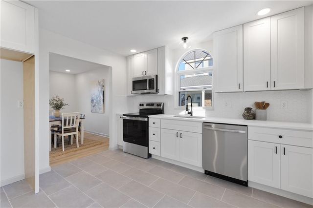 719 SE London Way, Lee's Summit, MO 64081