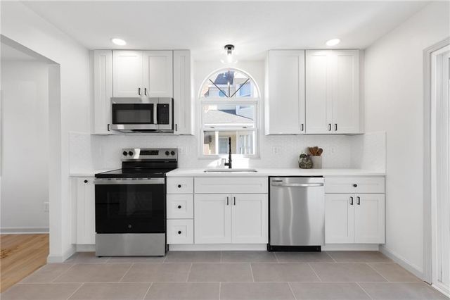 719 SE London Way, Lee's Summit, MO 64081