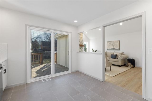 719 SE London Way, Lee's Summit, MO 64081