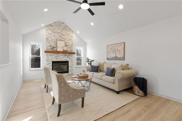 719 SE London Way, Lee's Summit, MO 64081