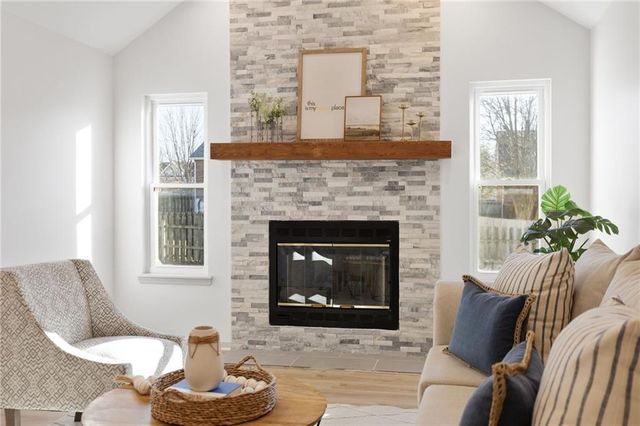 719 SE London Way, Lee's Summit, MO 64081