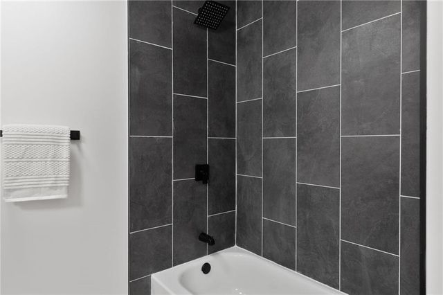 719 SE London Way, Lee's Summit, MO 64081