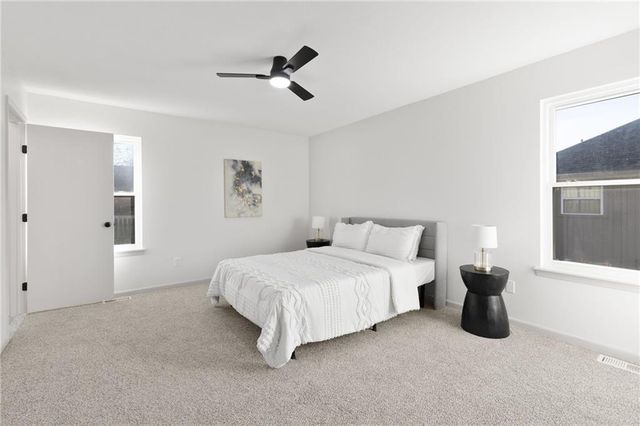 719 SE London Way, Lee's Summit, MO 64081