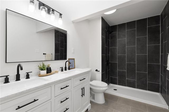 719 SE London Way, Lee's Summit, MO 64081