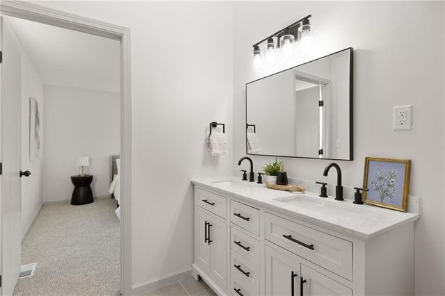 719 SE London Way, Lee's Summit, MO 64081