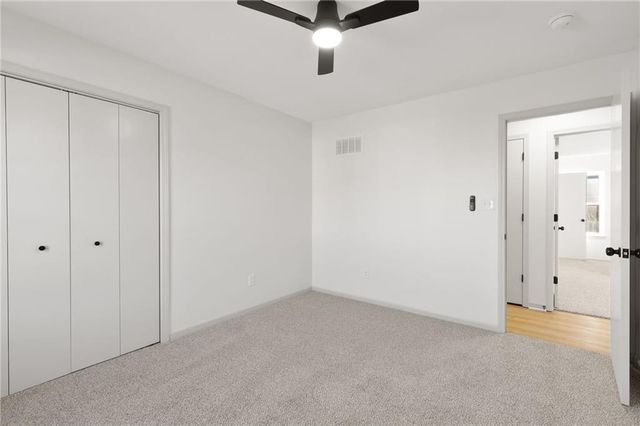 719 SE London Way, Lee's Summit, MO 64081